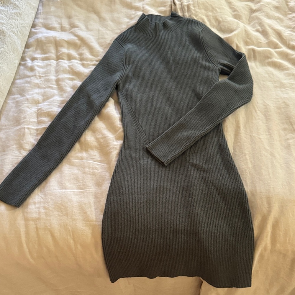 Abercrombie and Fitch the Paloma long sleeve mini  sweater dress - size small
